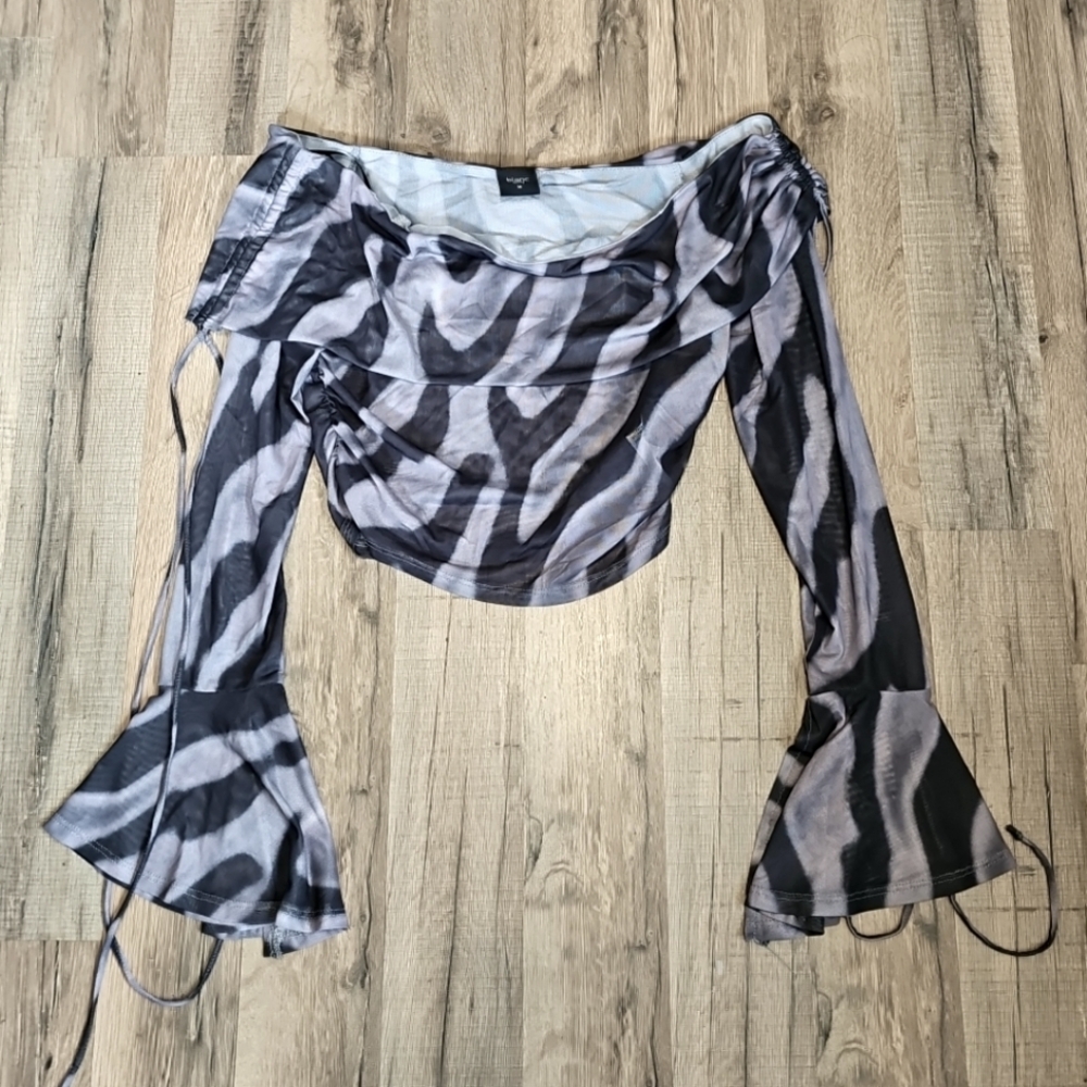 Blanc Cropped Shirt Size Medium